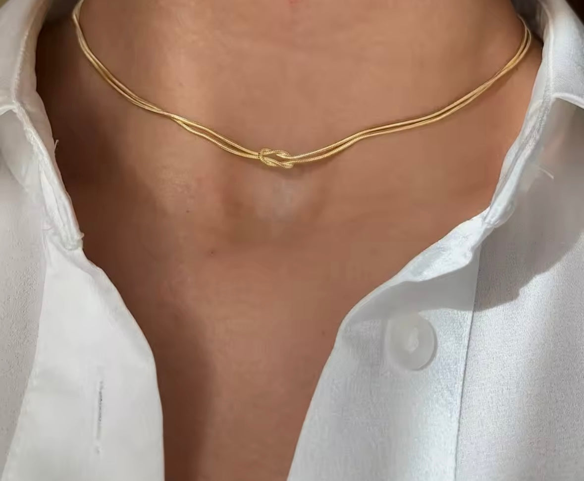 Knotted chain necklace