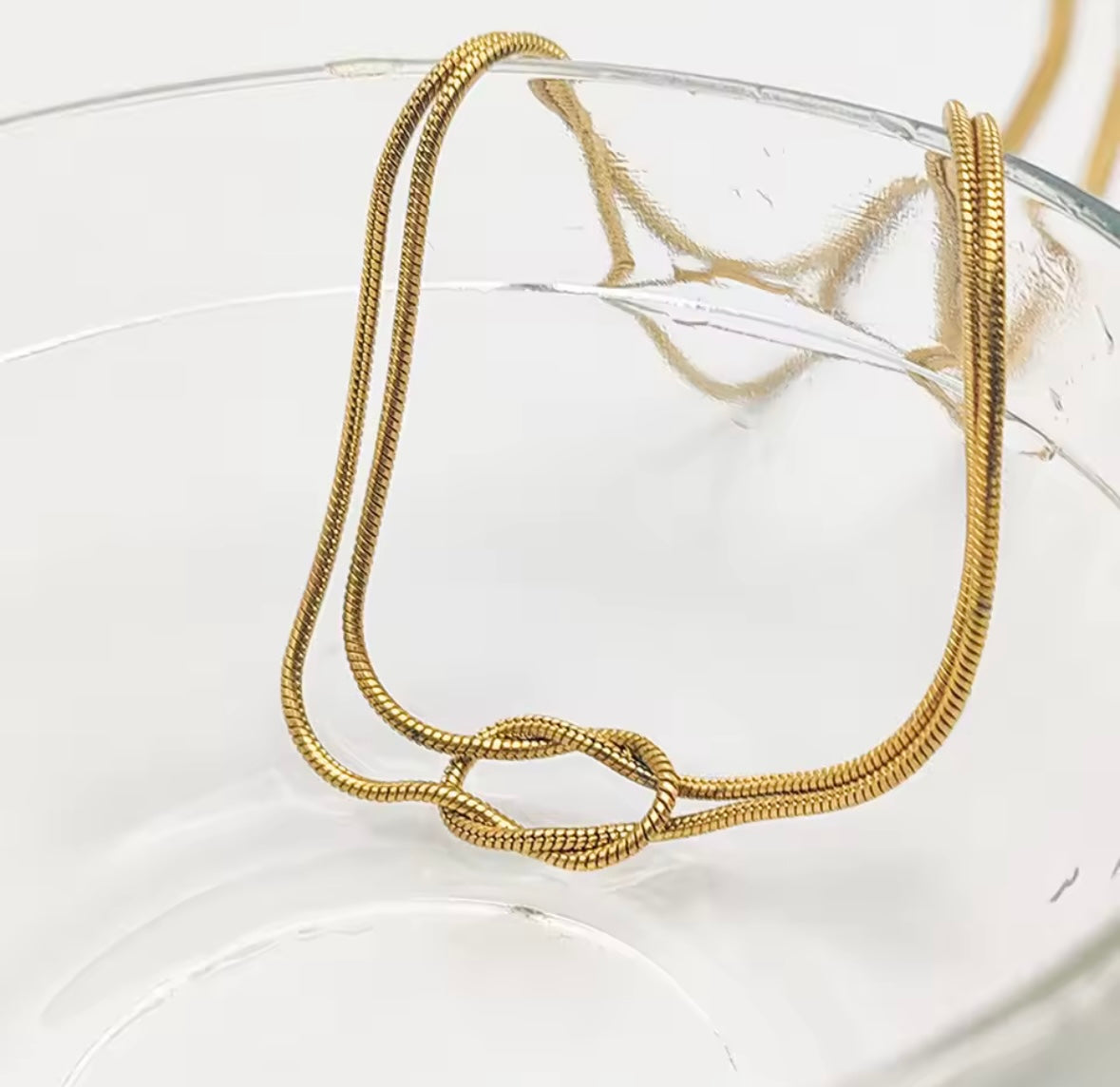 Knotted chain necklace