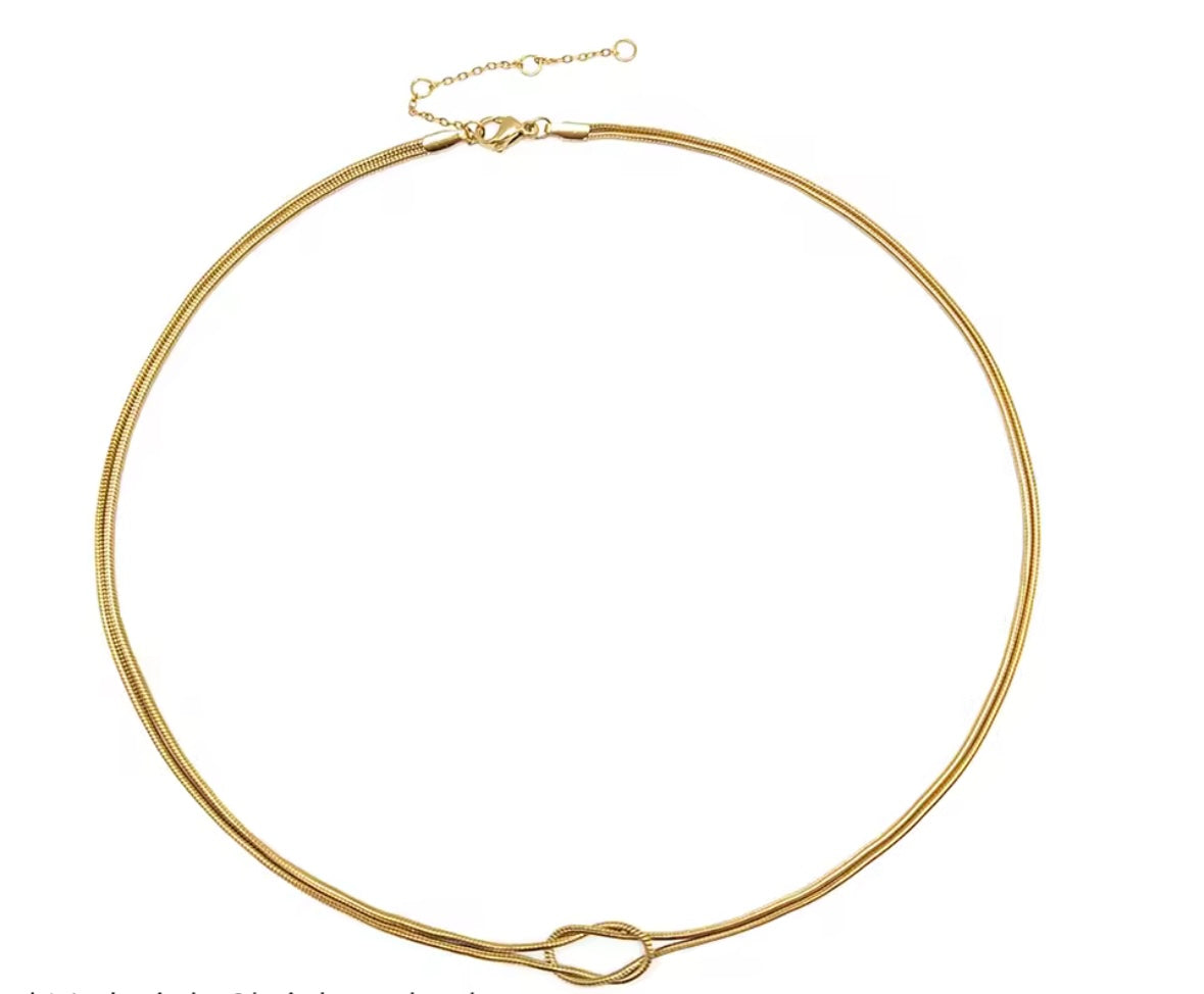 Knotted chain necklace