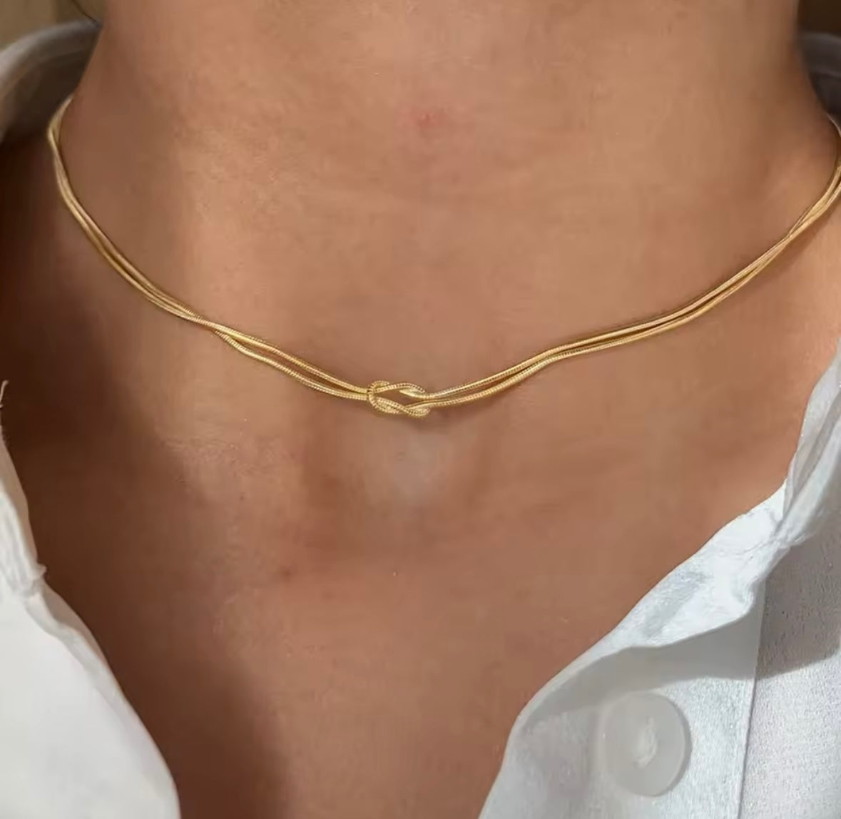 Knotted chain necklace