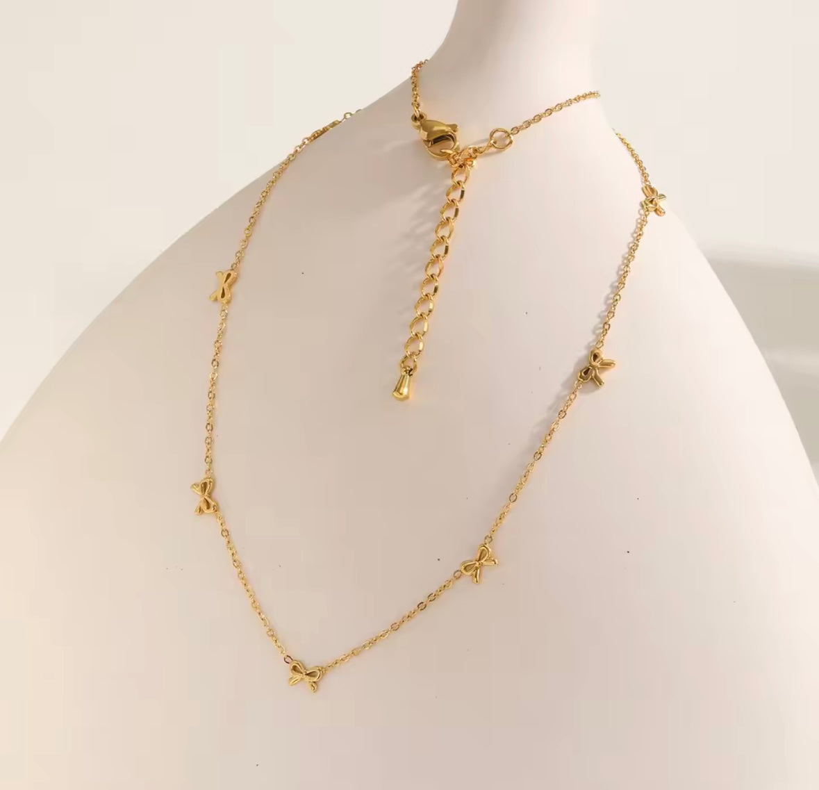 Bowknot charmed gold necklace