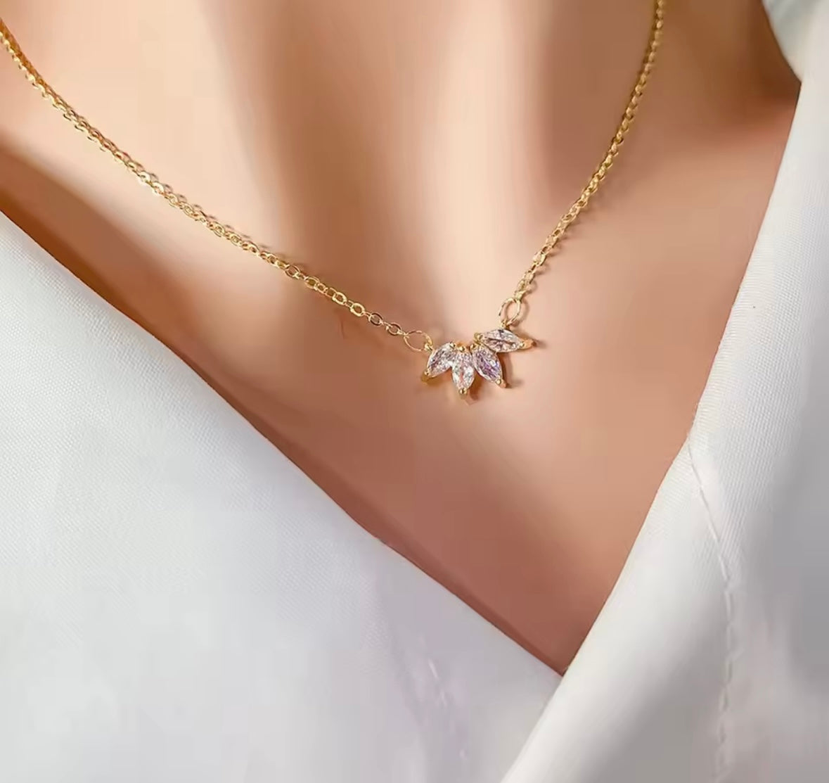 Petal flower necklace