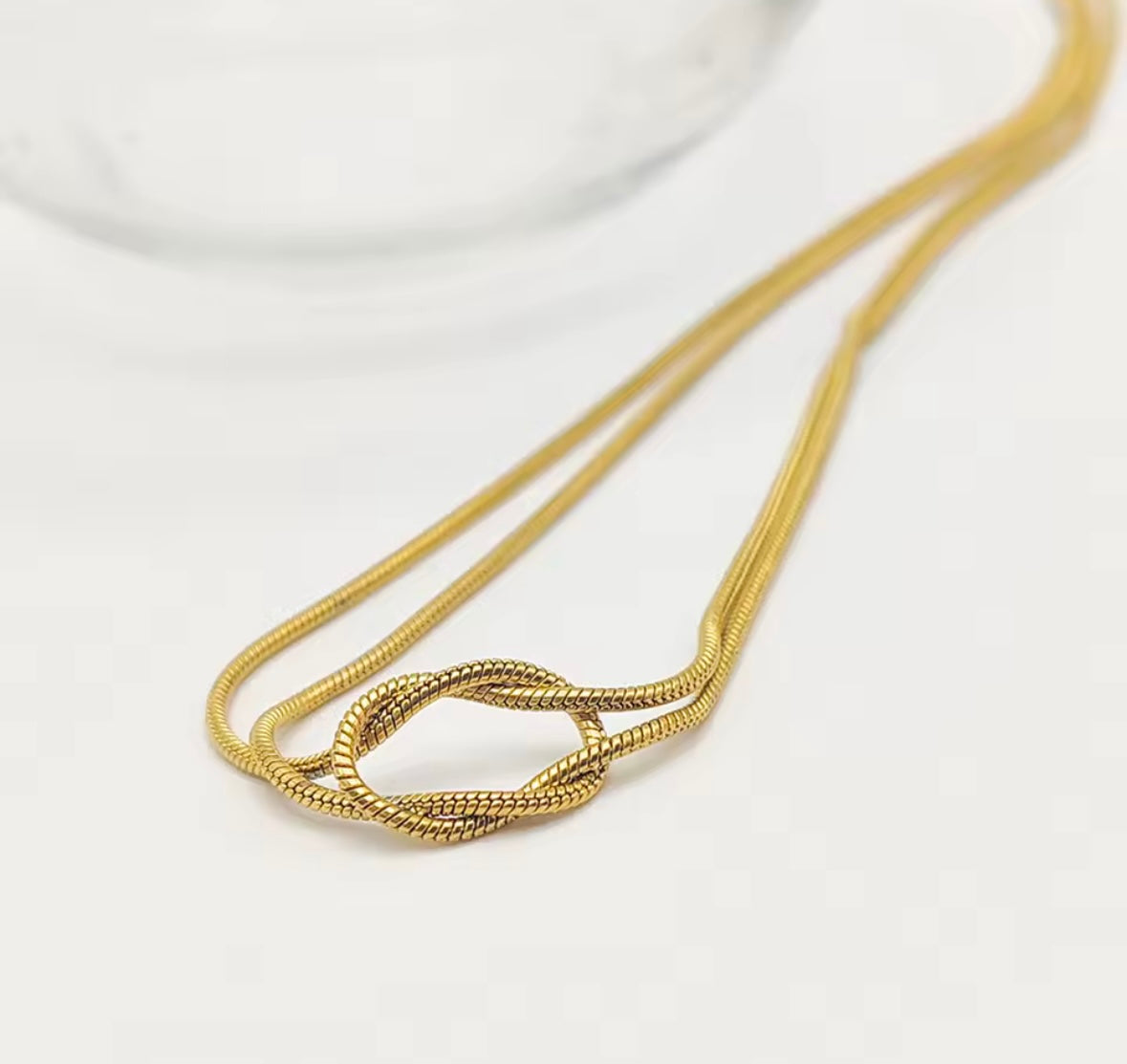 Knotted chain necklace