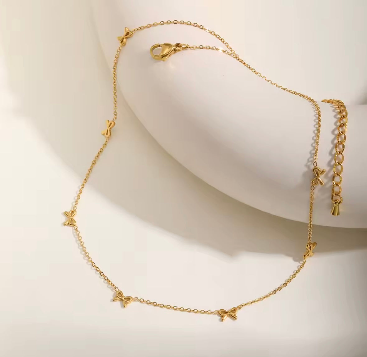 Bowknot charmed gold necklace