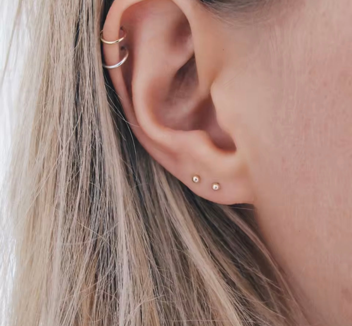 Simple ball earrings