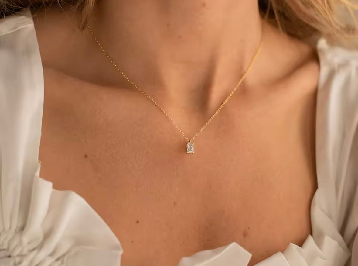 Rectangular pendant necklace