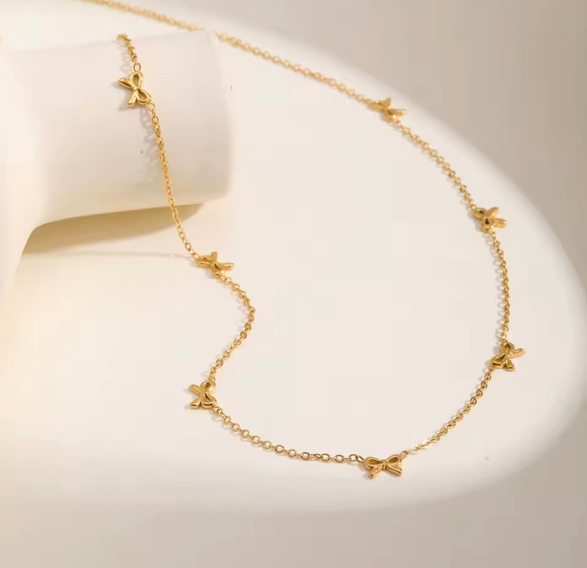 Bowknot charmed gold necklace