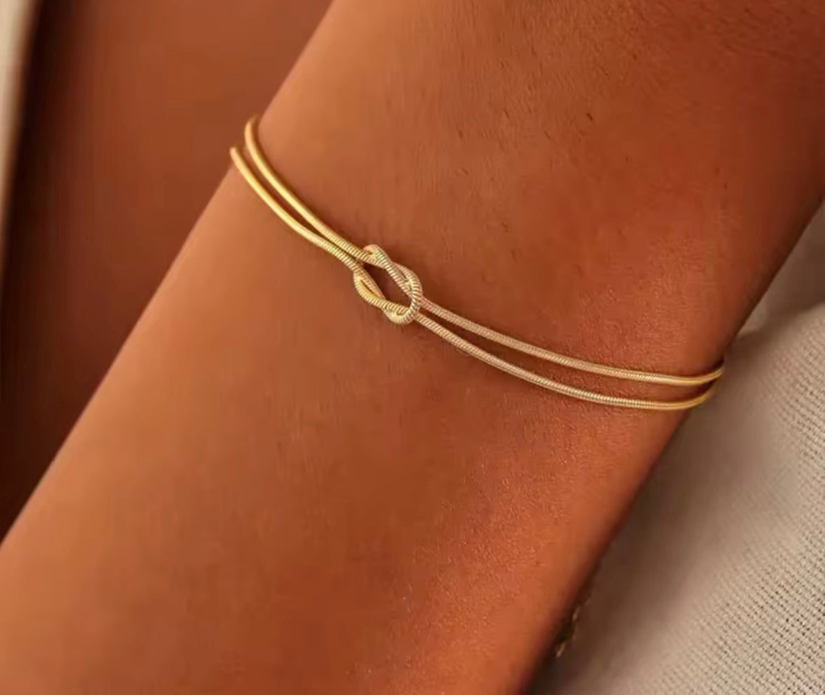 Knotted gold chain bracelet