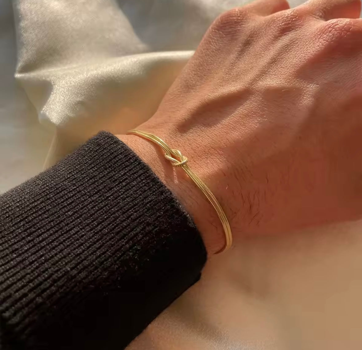 Knotted gold chain bracelet