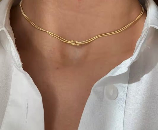 Knotted chain necklace