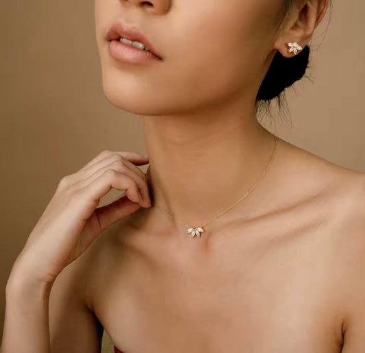 Petal flower necklace