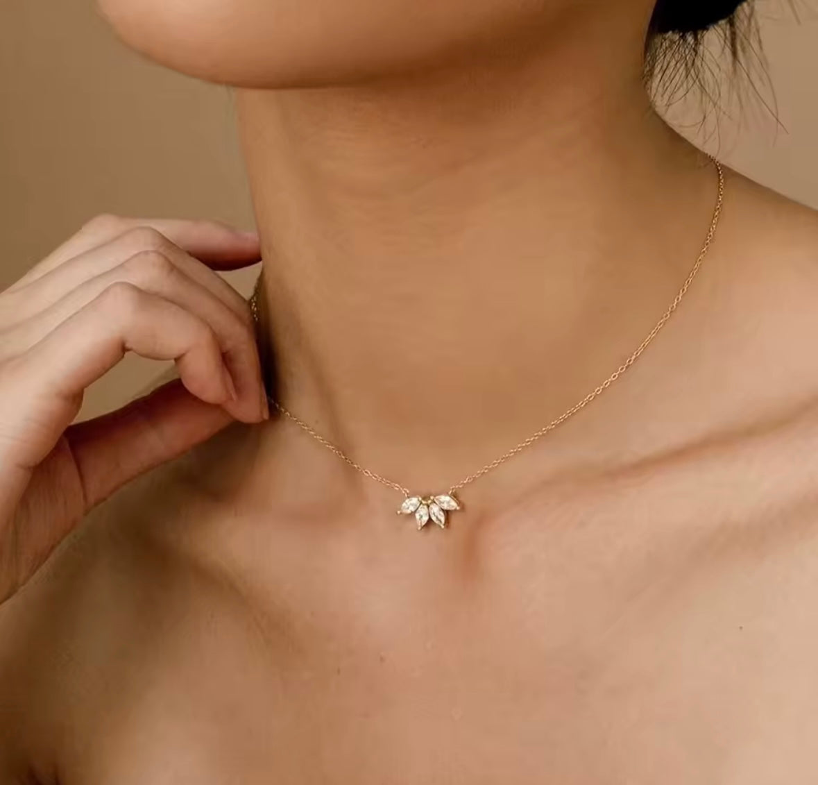 Petal flower necklace