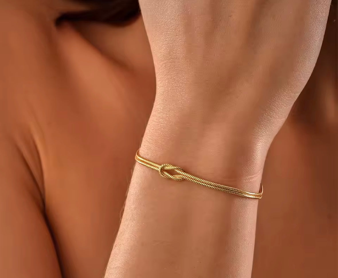 Knotted gold chain bracelet