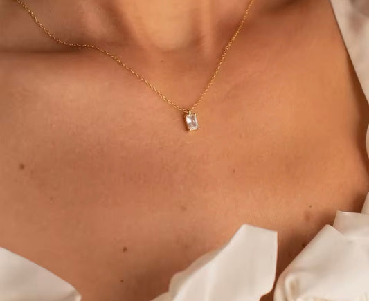 Rectangular pendant necklace