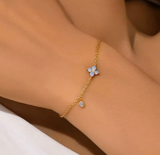 Flower and charm pendant gold bracelet